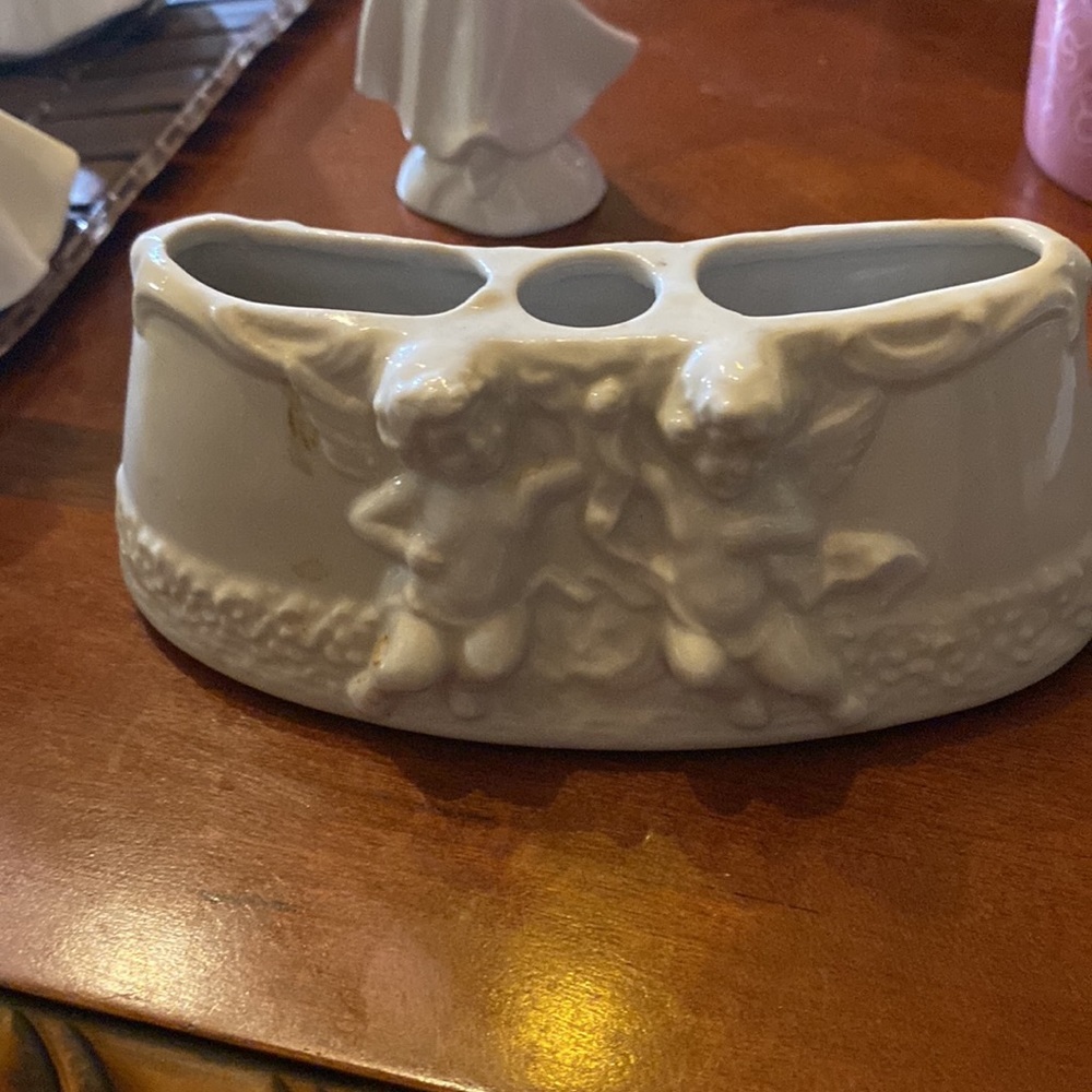 Vintage, selling as a group of angles Dresden, Midwest Japan, and flower holders - Picture 4 of 15
